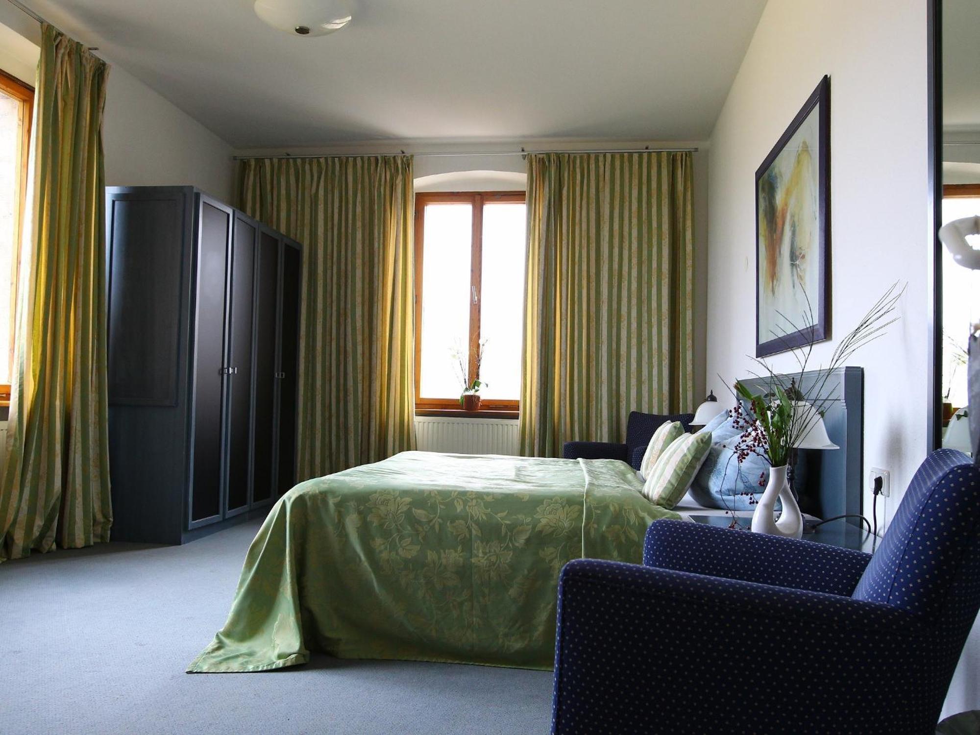 Hotel & Restaurant Schloss Weissenburg Uhlstädt Стая снимка